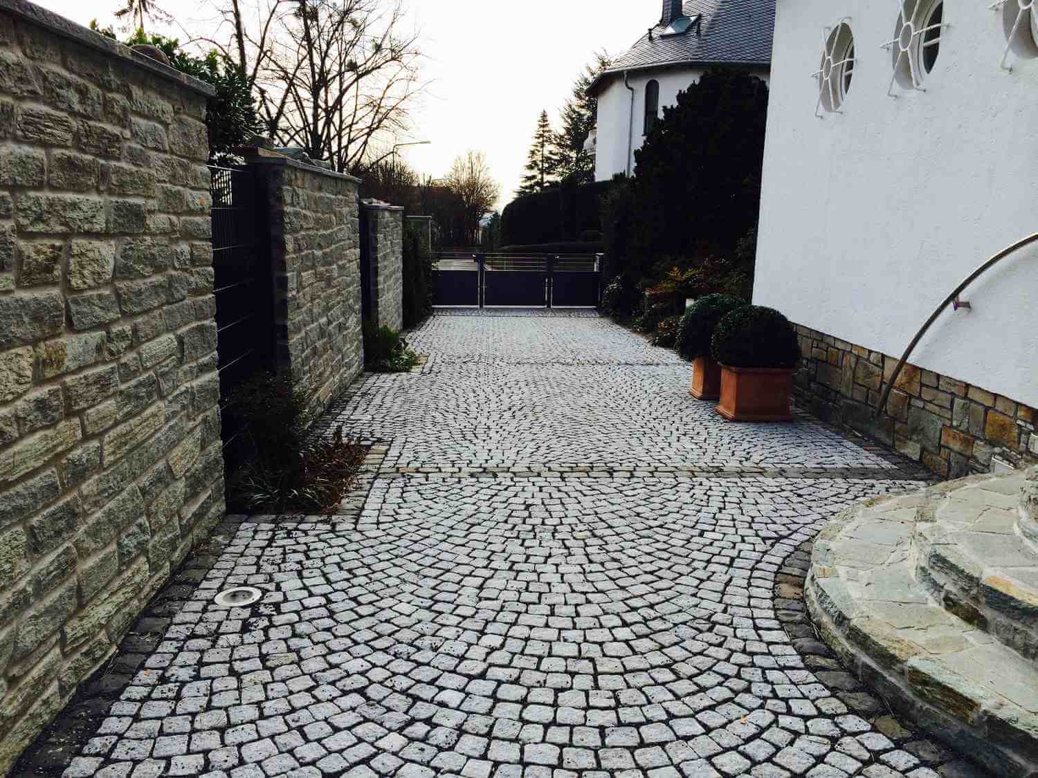 Spezialist für Natursteinpflaster, Mosaik, Porphyriepflaster verlegen